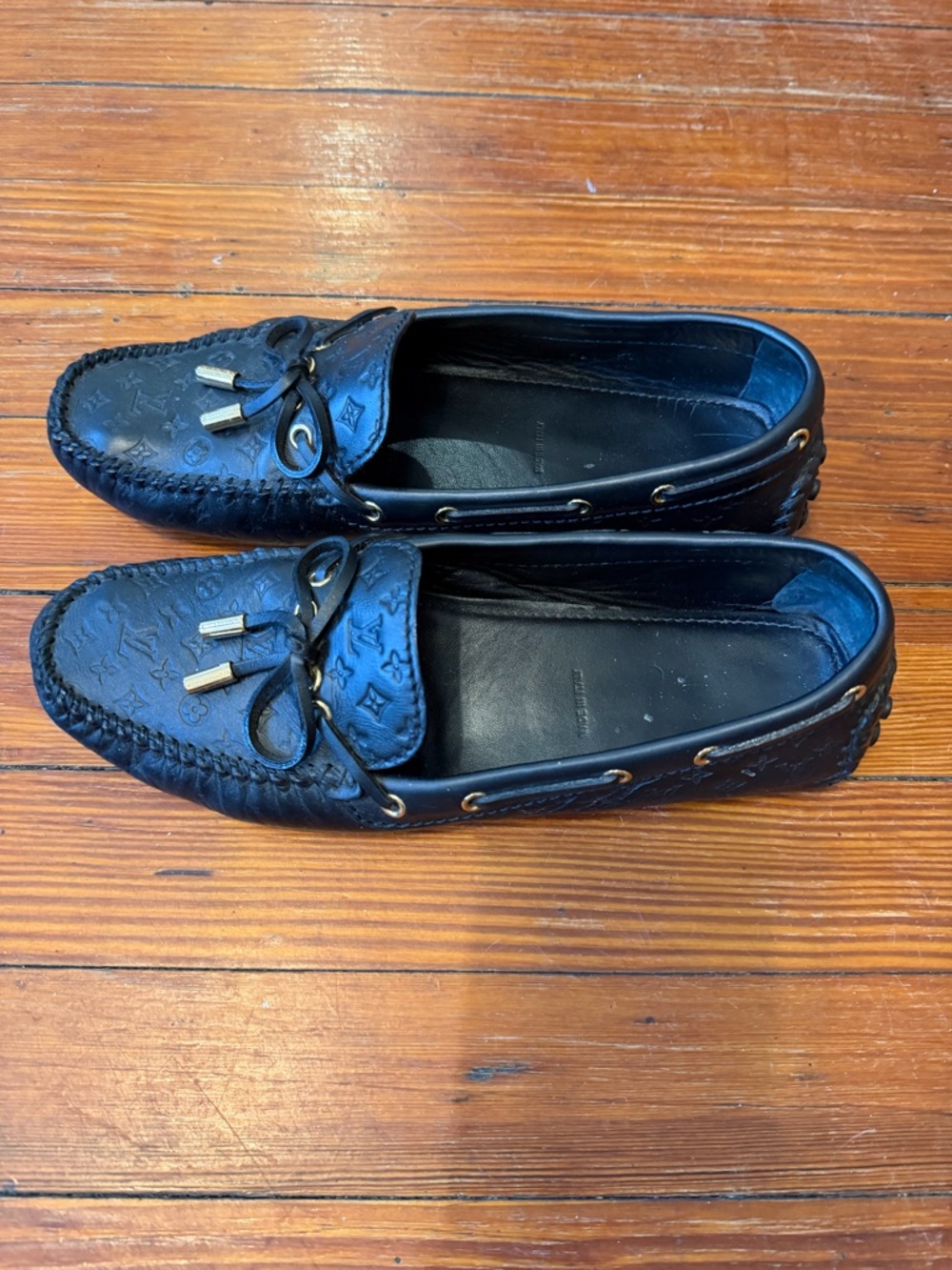 Authentic Louis Vuitton Gloria Black Embossed Monogram Driving Moccasins Size 40